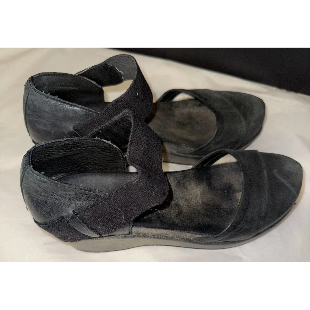 OTBT‎ Wander Out Sandals 8M Black Leather Wedge Elastic Ankle Strap Comfort